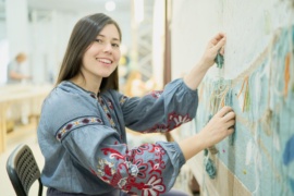 Ремесло допомагає віднайти опору. Як майстриня гобеленового ткацтва проміняла Париж на Косів