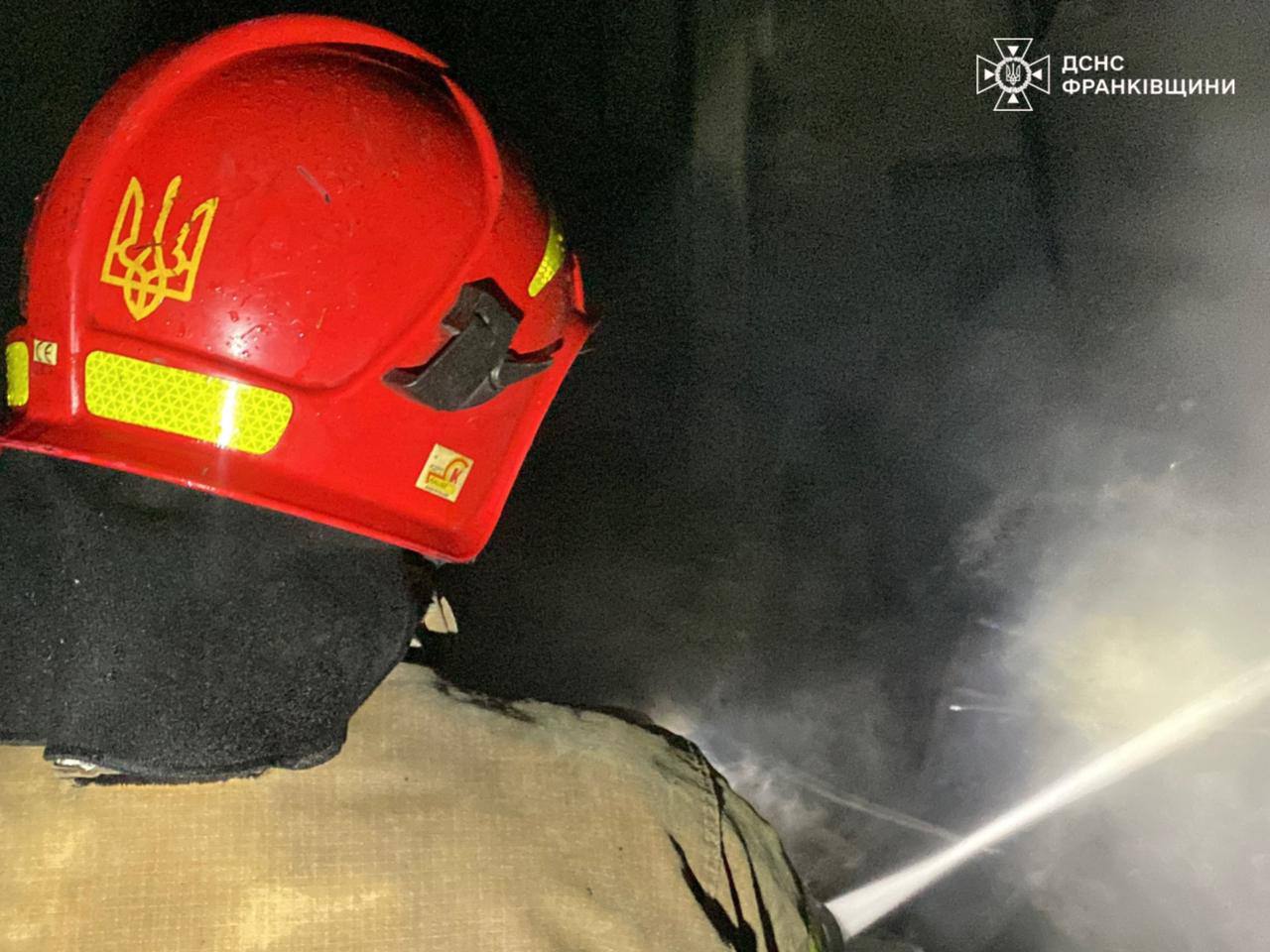 У Франківську сталася пожежа трьох гаражів