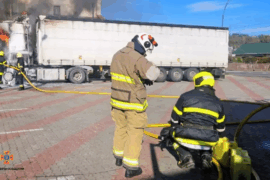 У Снятині рятувальники загасили пожежу вантажівки