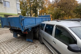 У Франківську вантажівка пошкодила три автомобілі