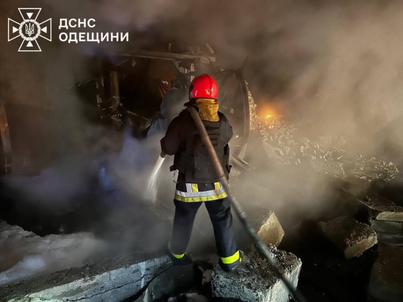 Уночі ворог атакував Сумщину й Одещину: спалахнули пожежі