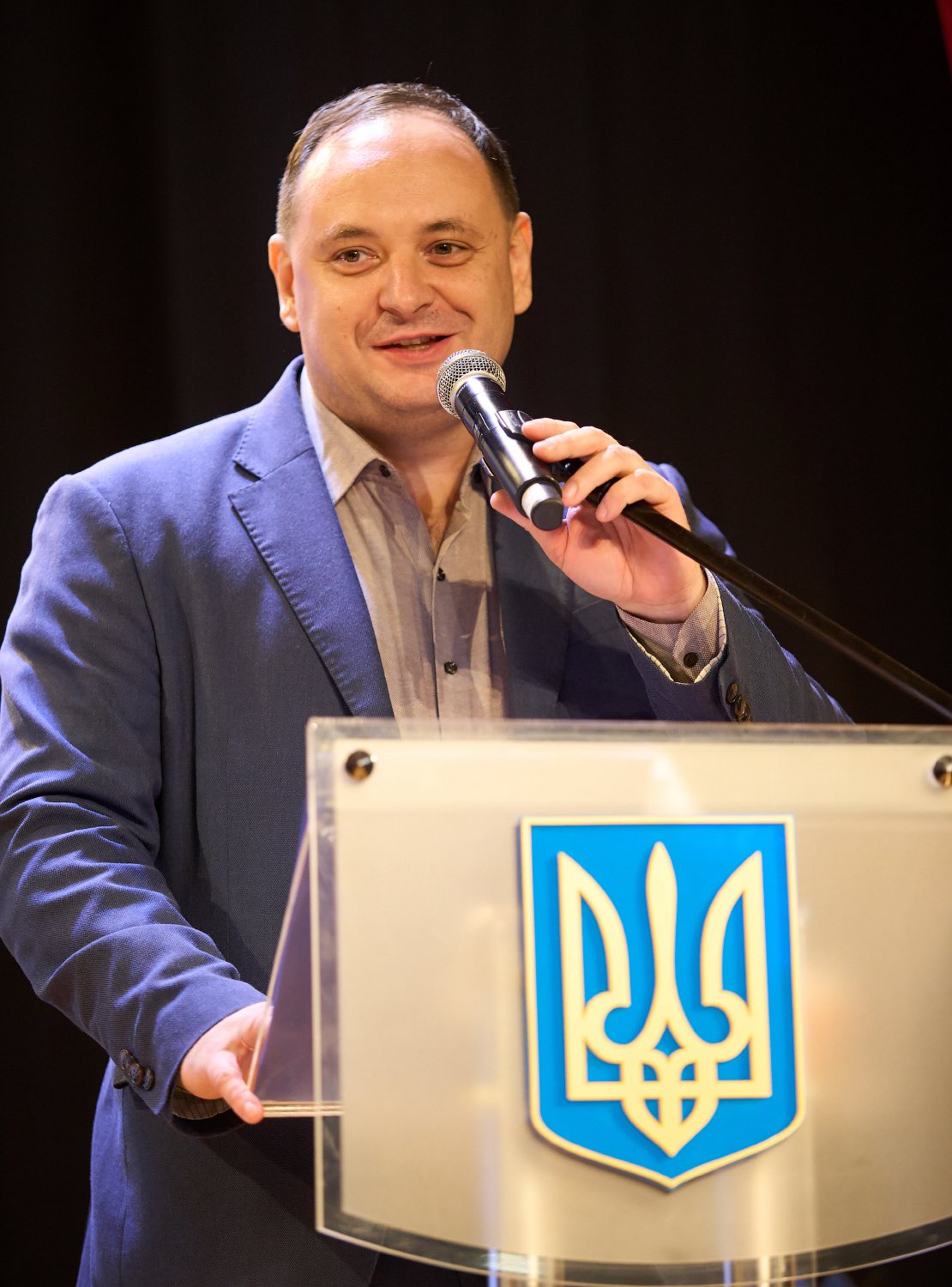 трьох дітей