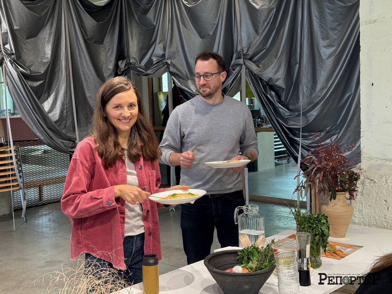 У четвер, 6 листопада, у просторі «Pole» в Івано-Франківську відбувся благодійний ланч, кошти з якого спрямують на завершення ремонту житлового приміщення для внутрішньо переміщених осіб, пише Репортер.