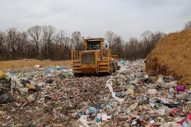 У Калуші виділять 3,7 мільйона гривень на придбання бульдозера для трамбування сміття