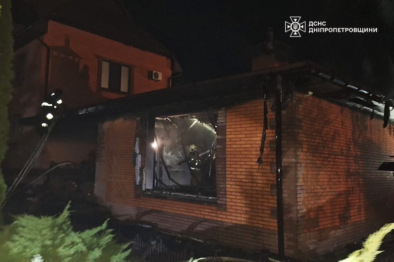 У ніч на 23 листопада російські війська здійснили чергову масовану атаку безпілотниками по Дніпропетровській області, спричинивши пожежі, руйнування та травмування людей.