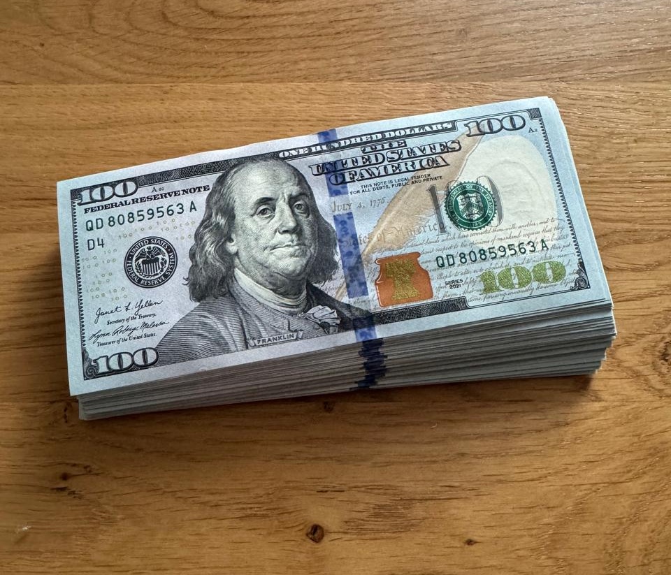 У пункті пропуску «Рава-Руська – Хребенне» митники виявили у 63-річної жительки Прикарпаття незадекларовані понад 8 тис доларів.