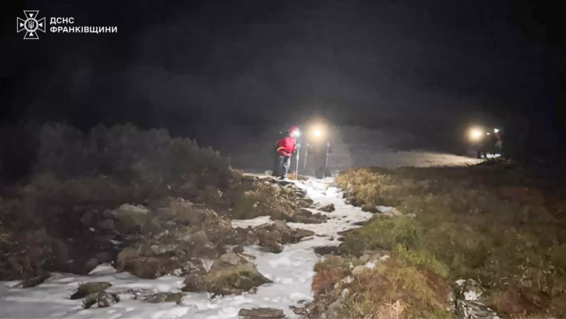 Рятувальники розшукали двох туристів, які заблукали поблизу Говерли