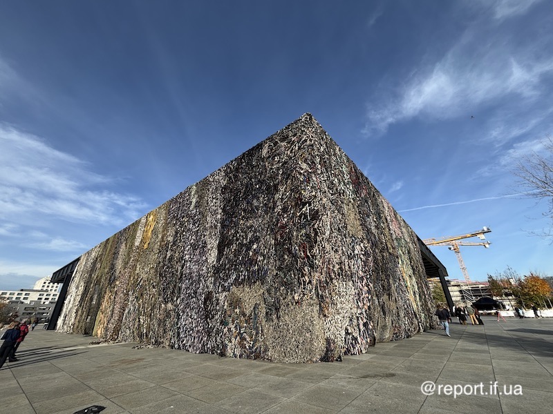 Кнехт загорнув галерею у 600 м² сіток з України