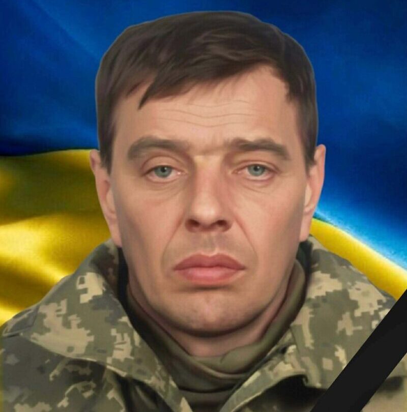 Івано-Франківщина знову має болючі втрати. На війні загинули прикарпатці Любомир Зваричович, Зіновій Сініцин та Петро Шкрібляк.