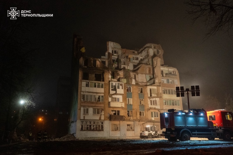 У Тернополі завершили пошуково-рятувальні роботи після удару рф 19 листопада, внаслідок якого загинули 33 людини, ще 6 лишаються безвісти зниклими.