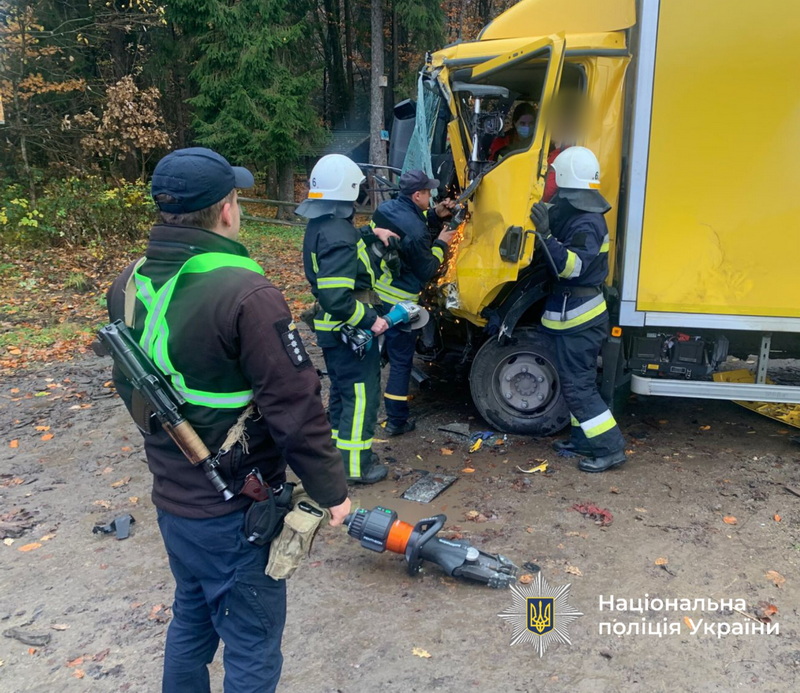 На Калущині у ДТП постраждав 21-річний водій вантажівки