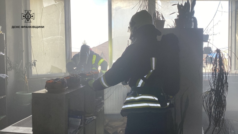 У Франківську сталася пожежа в офісі через вибух зарядної станції
