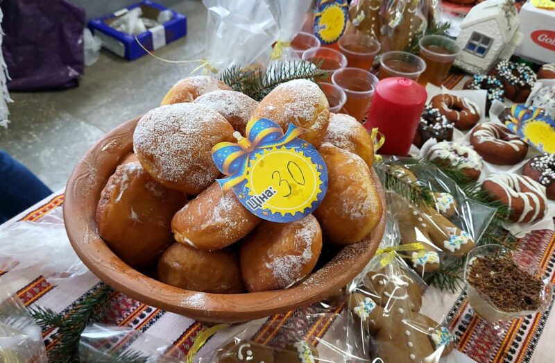 Бурштинські ліцеїсти наярмаркували понад 100 тисяч гривень для ЗСУ