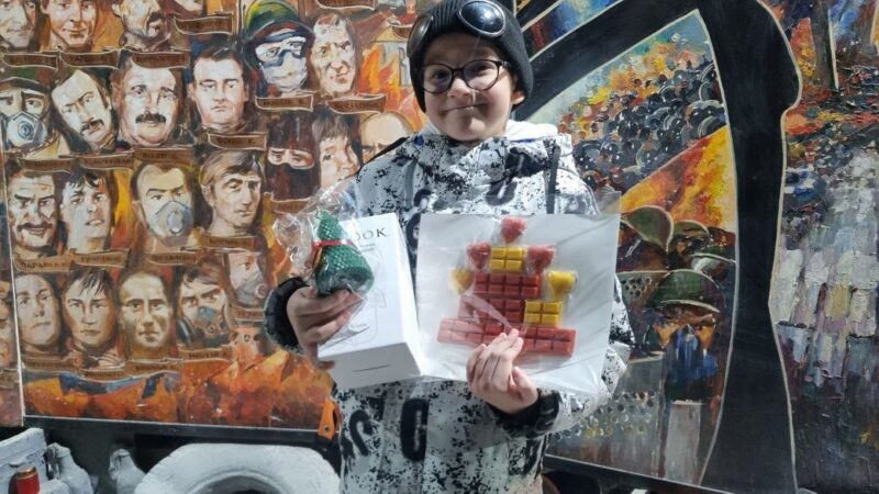 Напередодні Різдва у Франківську дітям загиблих захисників вручили подарунки