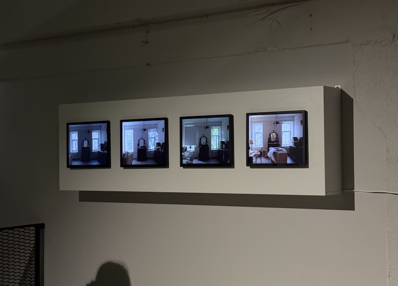 У п’ятницю, 12 грудня, в Івано-Франківську відкрився Promprylad Art Center. Артцентр відкрили виставкою «Як це зроблено?» художників і режисерів Романа Хімея та Яреми Малащука.