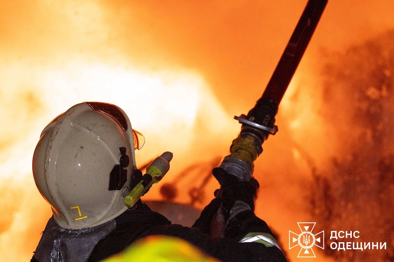 У ніч на 13 грудні російські війска атакували безпілотниками Дніпропетровську та Одеську області. Внаслідок ударів є поранені та руйнування.