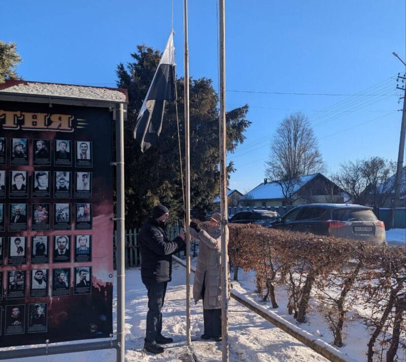У Печеніжинській громаді підійняли "Прапор Надії" 