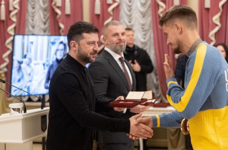 Зеленський відзначив нагородами двох прикарпатських спортсменів 