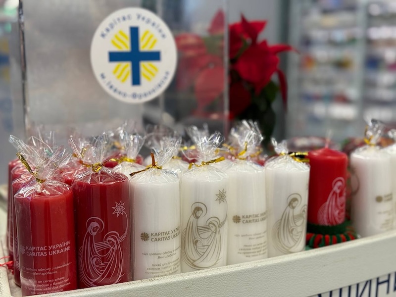 В Івано-Франківську розпочалась благодійна ініціатива «Різдвяна свічка» від Карітасу. Мета ініціативи підтримати сиріт, дітей з малозабезпечених родин