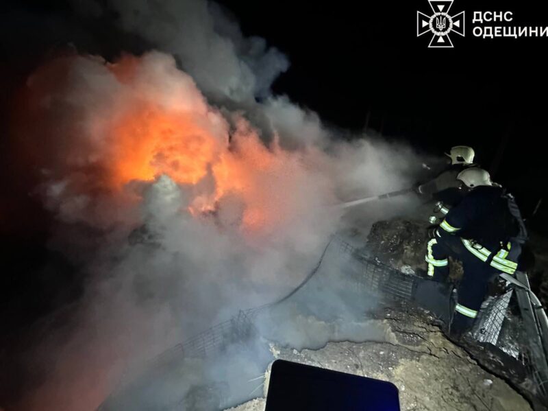 На Одещині й Харківщині через ворожий удар пошкоджено житлові будинки, авто й склад