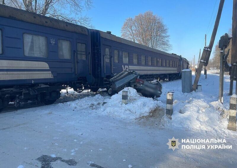 У лікарні помер пасажир автомобіля, на який наїхав поїзд у Городенці