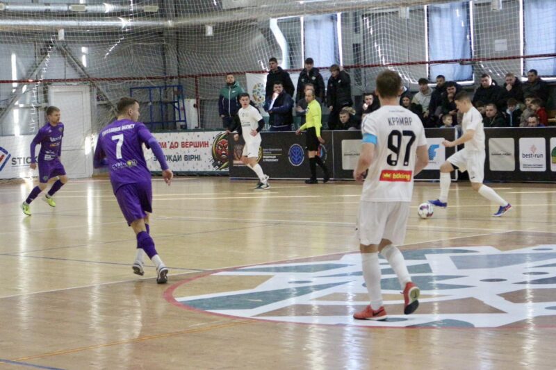 У Коломиї на благодійному футбольному турнірі зібрали 350 тис. грн для захисників