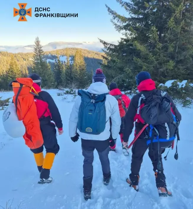 Рятувальники допомогли киянину, якому стало погано під час спуску з Говерли