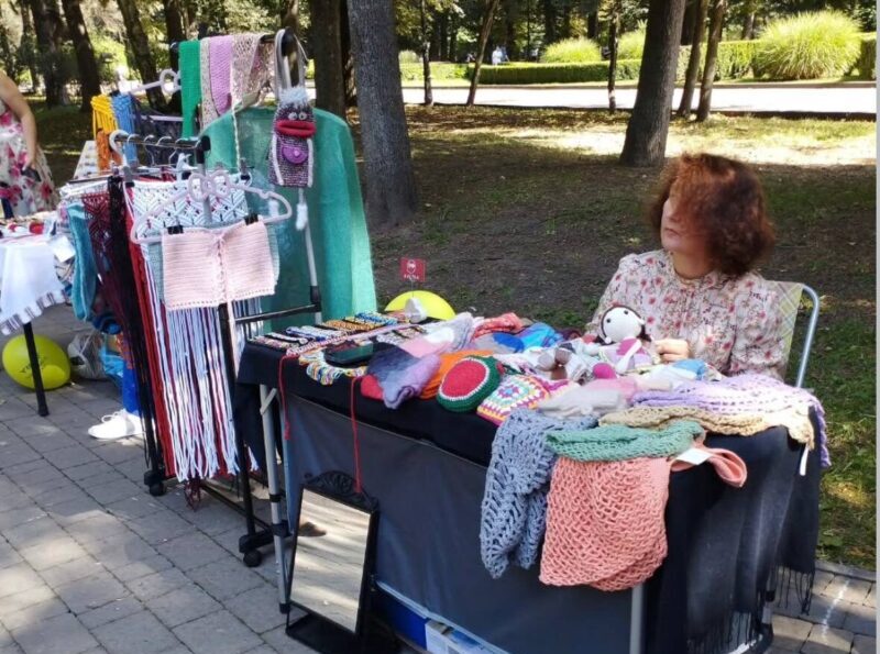 Ярмарки, допомога ЗСУ, в`язані іграшки