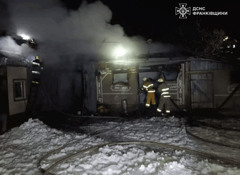 Нічні пожежі на Прикарпатті: у двох громадах горіли господарські споруди