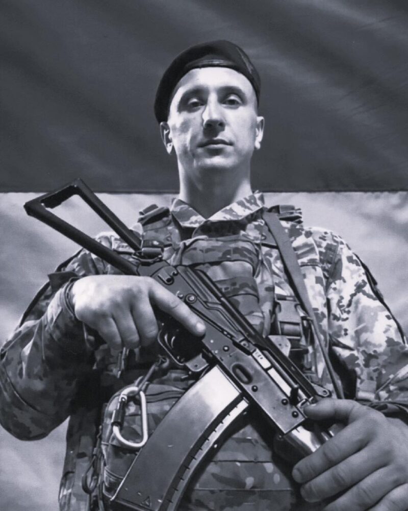 На російсько-українській війні 4 лютого 2026 року поблизу села Крива Лука, що на Донеччині, загинув Дмитро Брошко з Коломиї