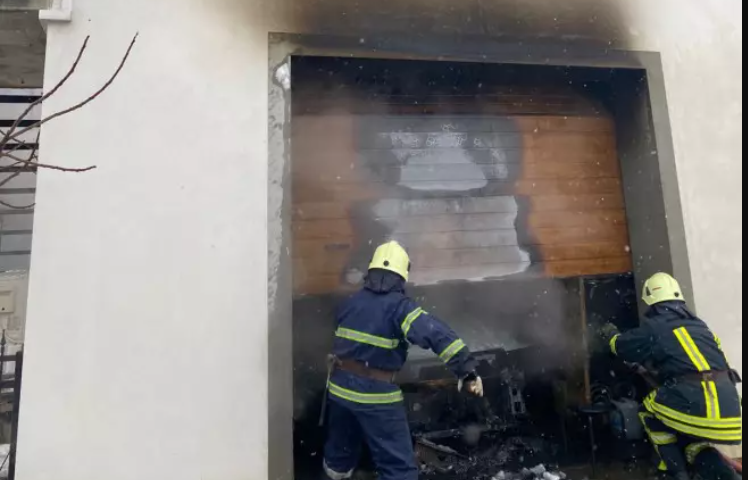 гараж горів