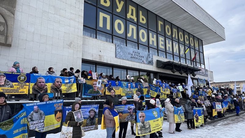 у Франківську провели акцію "Листи надії" на підтримку військовополонених та зниклих безвісти воїнів