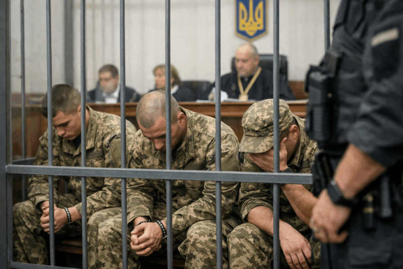 військові