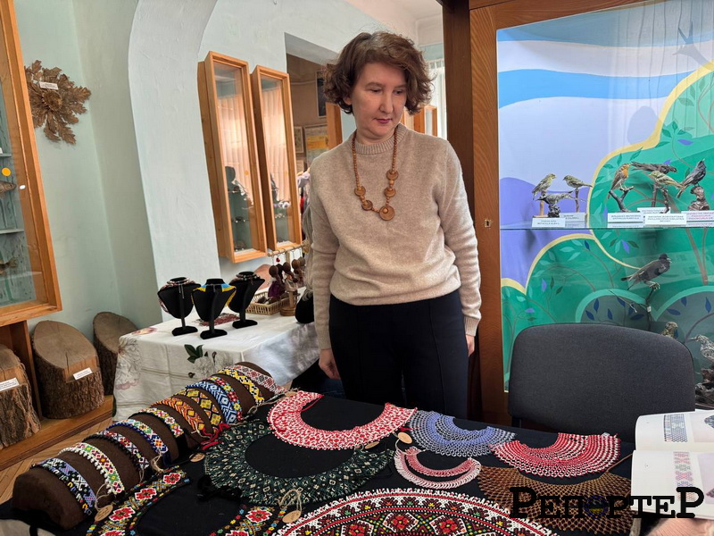 Ярмарок на допомогу ЗСУ, Франківськ, фіалки