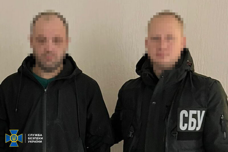 СБУ затримала двох зрадників, які хотіли зареєструвати Starlink для окупантів