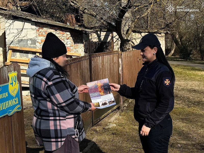 На Прикарпатті рятувальники понад 30 пожеж сухої трави