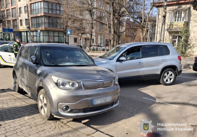 У Франківську п`яний водій скоїв ДТП за участю трьох авто - одна людина в лікарні