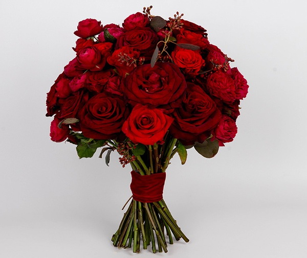 Півонії або троянди - що обрати для святкового букета