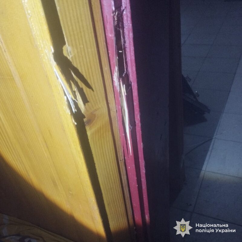 У Заболотові чоловік обікрав магазин і підпалив його