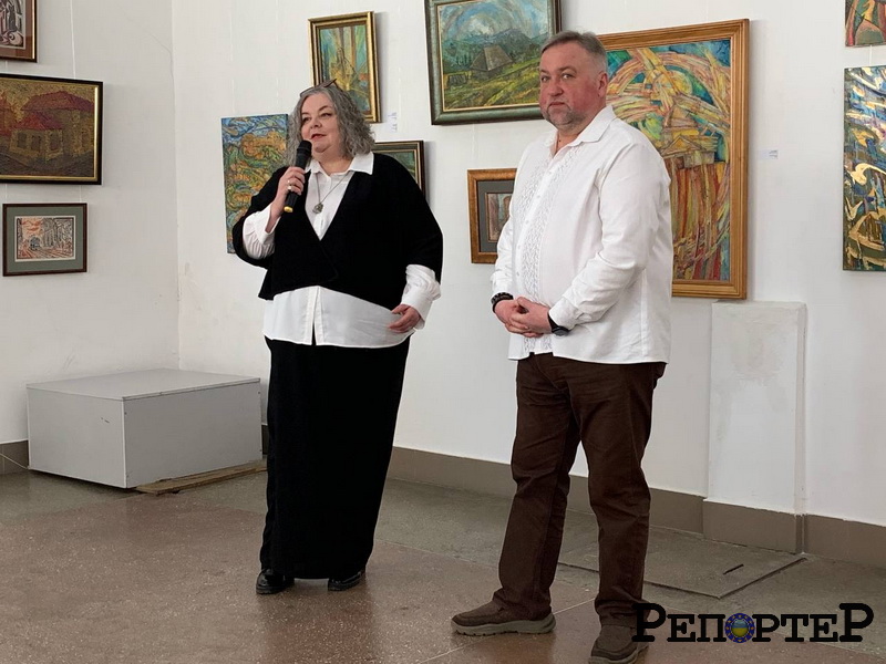 «Роботи мають жити»: у Франківську відкрили виставку Олега Чуйка «Перехід»