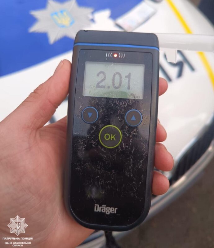 У Франківську на Вовчинецькій п’яний водій без прав в’їхав в інше авто