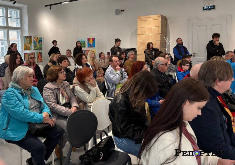 У Франківську відкрили виставку Лілії Дутки “Форми весни”