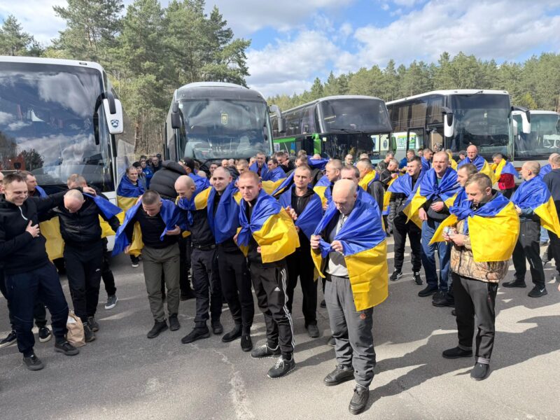 повернулися 8