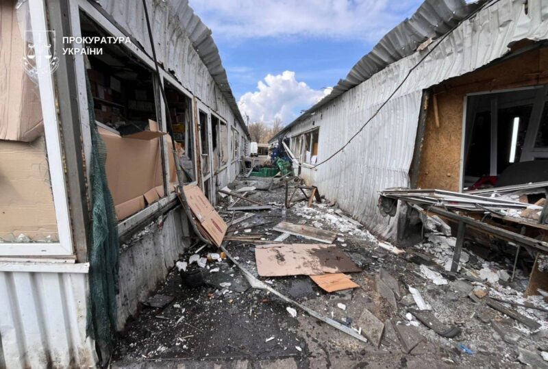 Ворог вдарив по ринку в Нікополі — 5 людей загинули, 25 постраждали