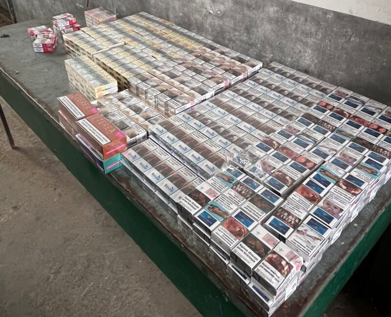 Прикарпатець намагався вивезти за кордон майже 800 пачок сигарет