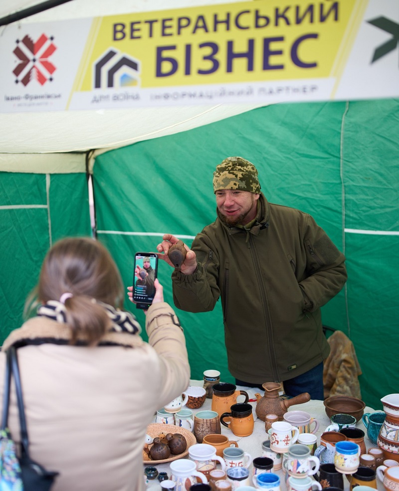 Великодній ярмарок у Франківську підтримали ветерани-підприємці