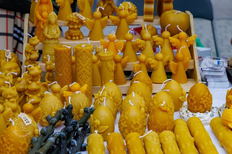 Волонтерська крамничка у Франківську зібрала 106 000 грн