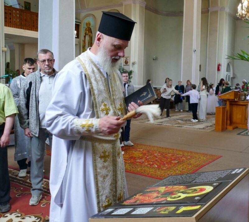 У Калуші освятили тактильну ікону для людей із порушеннями зору