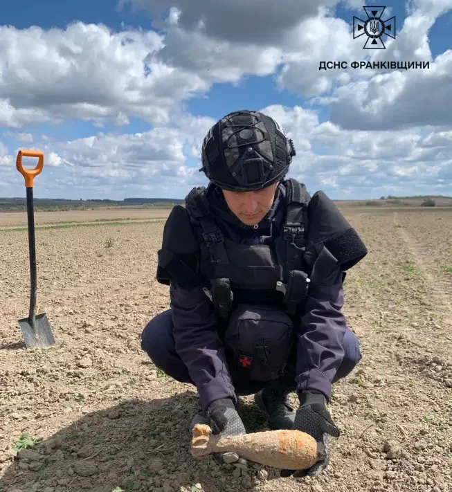 Прикарпатські піротехніки знищили 4 мінометні міни часів Другої світової війни