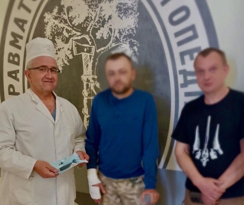 У Франківську військовому вперше в Україні провели ендопротезування суглоба кисті
